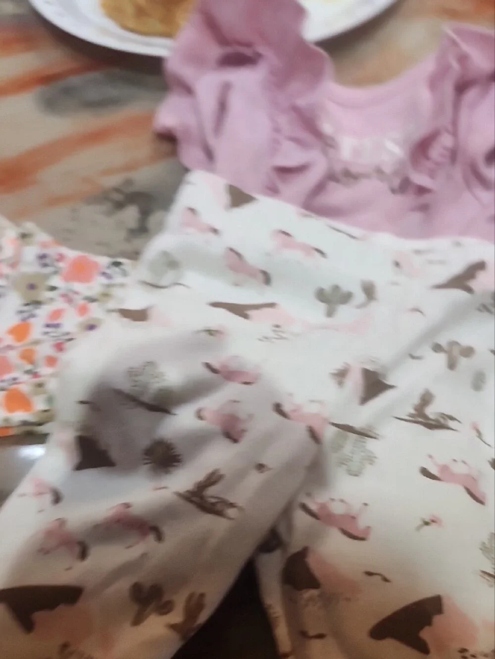 2 Onsies 9 Mo 2 Onsies 6-9 Mo 2 Outfits 6-9 Mo 1 Blouse 9 Mo 1 Top 9 Mo